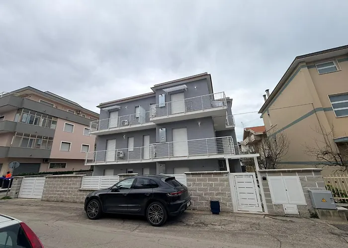 Palazzo Del Toro 2 4* Монтесильвано