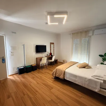 Palazzo Del Toro 2 Guest house Montesilvano