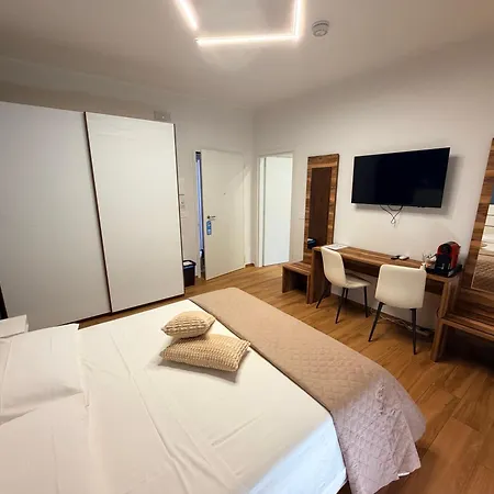 Palazzo Del Toro 2 4*