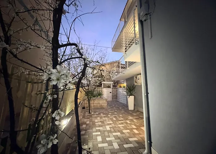 Palazzo Del Toro 2 4*